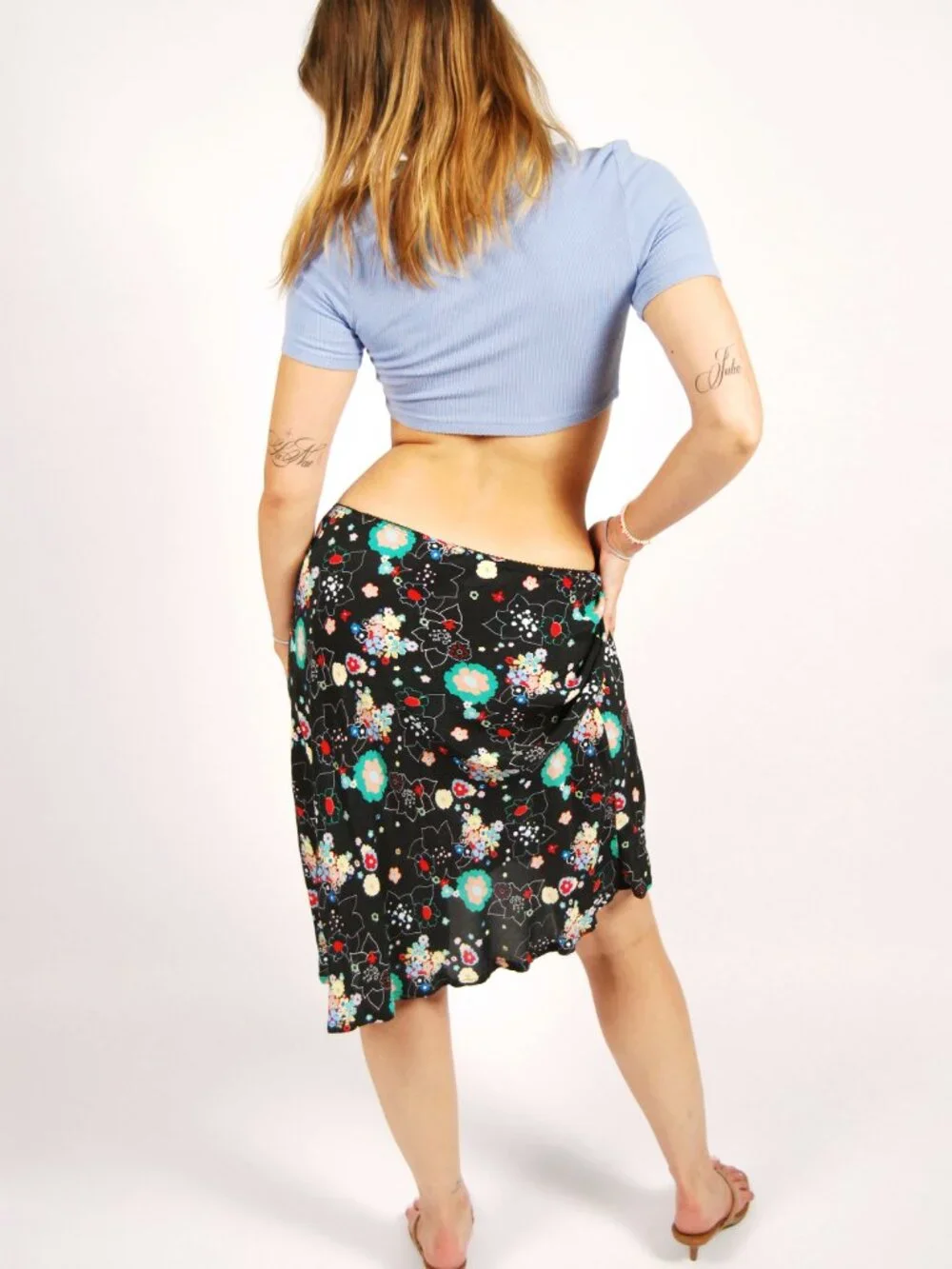 Y2K Floral Midi Skirt (M) medium black blue vintage ditsy cute chic diva preppy
